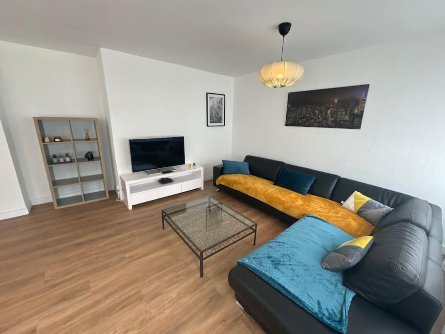 Apartment T4 Spacieux Renove Parking - Stade-arena-eurexpo Decines-Charpieu