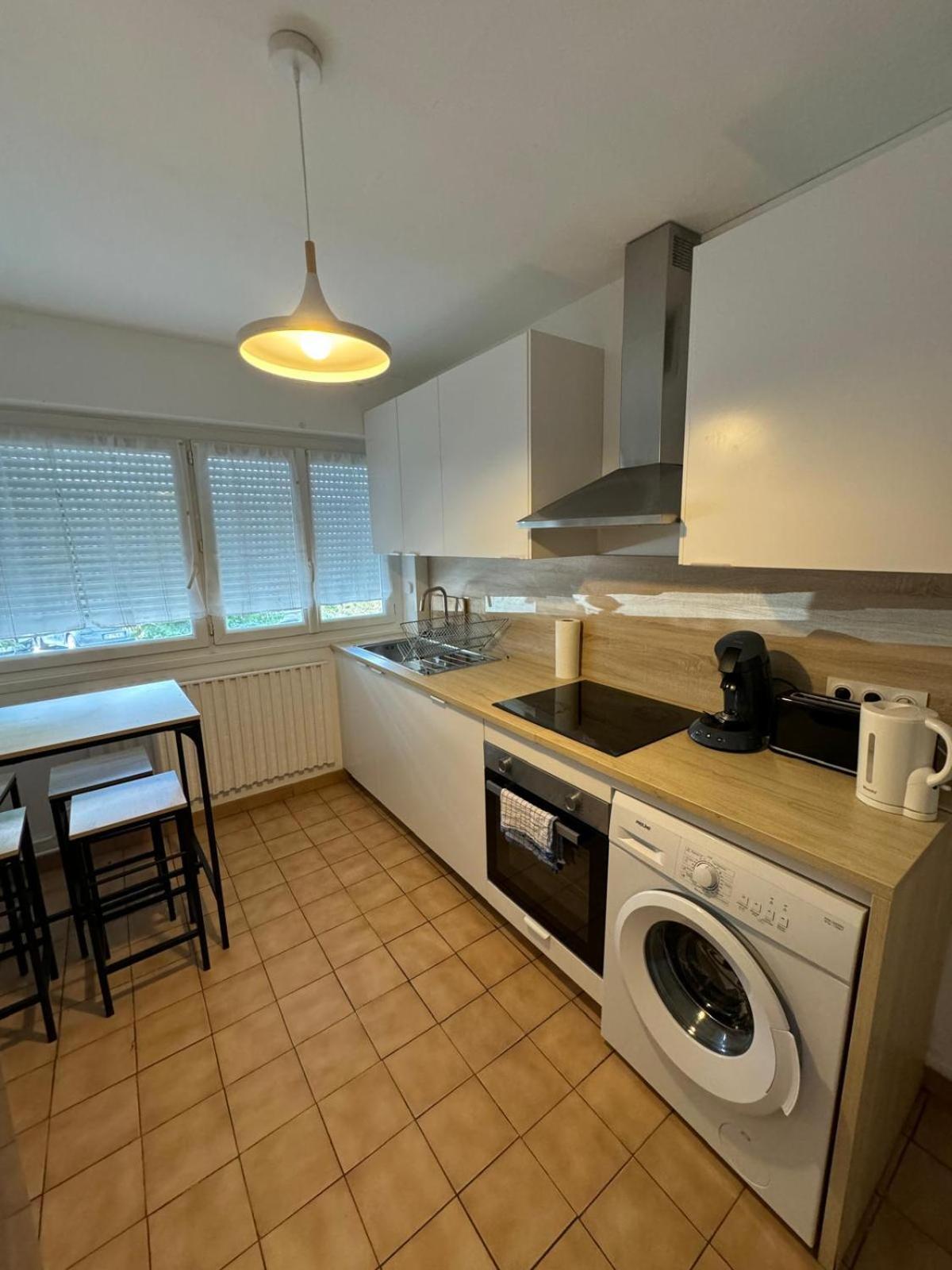 T4 Spacieux Renove Parking - Stade-arena-eurexpo Apartment