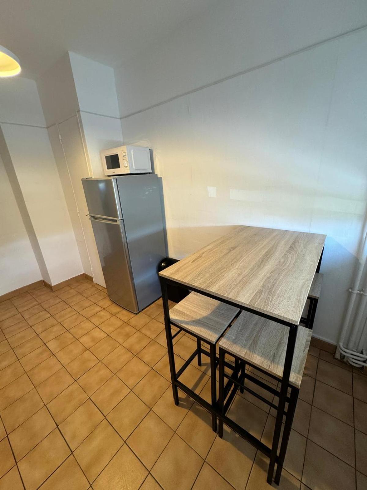 T4 Spacieux Renove Parking - Stade-arena-eurexpo Apartment *
