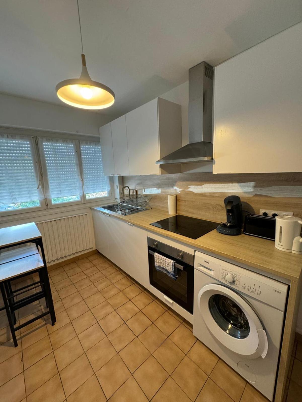 Apartment T4 Spacieux Renove Parking - Stade-arena-eurexpo *